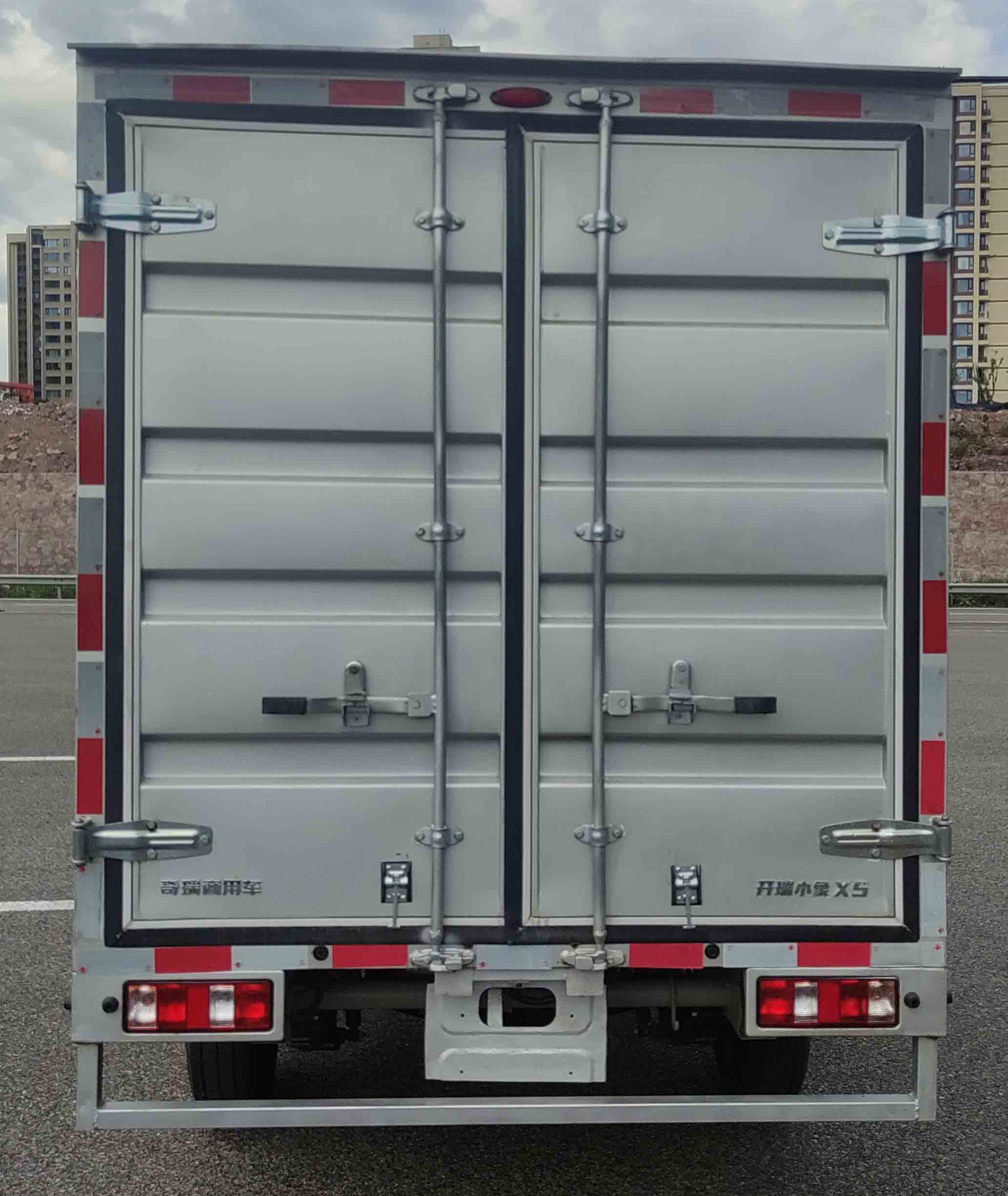 開(kāi)瑞牌SQR5034XXYBEVH72純電動(dòng)廂式貨車(chē)公告圖片