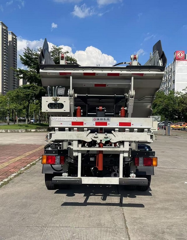 東風牌EQ5047ZZZSBEV純電動自裝卸式垃圾車公告圖片