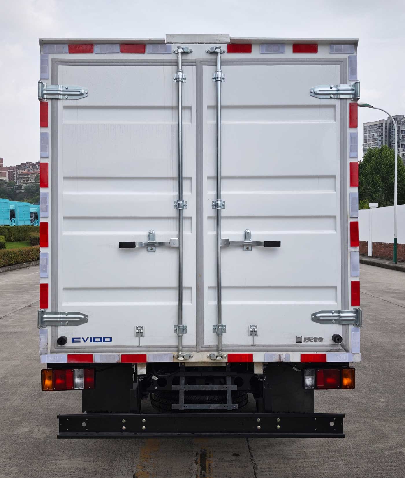 慶鈴牌(繁體)牌QL5040XXYBEVNWHA純電動廂式貨車公告圖片