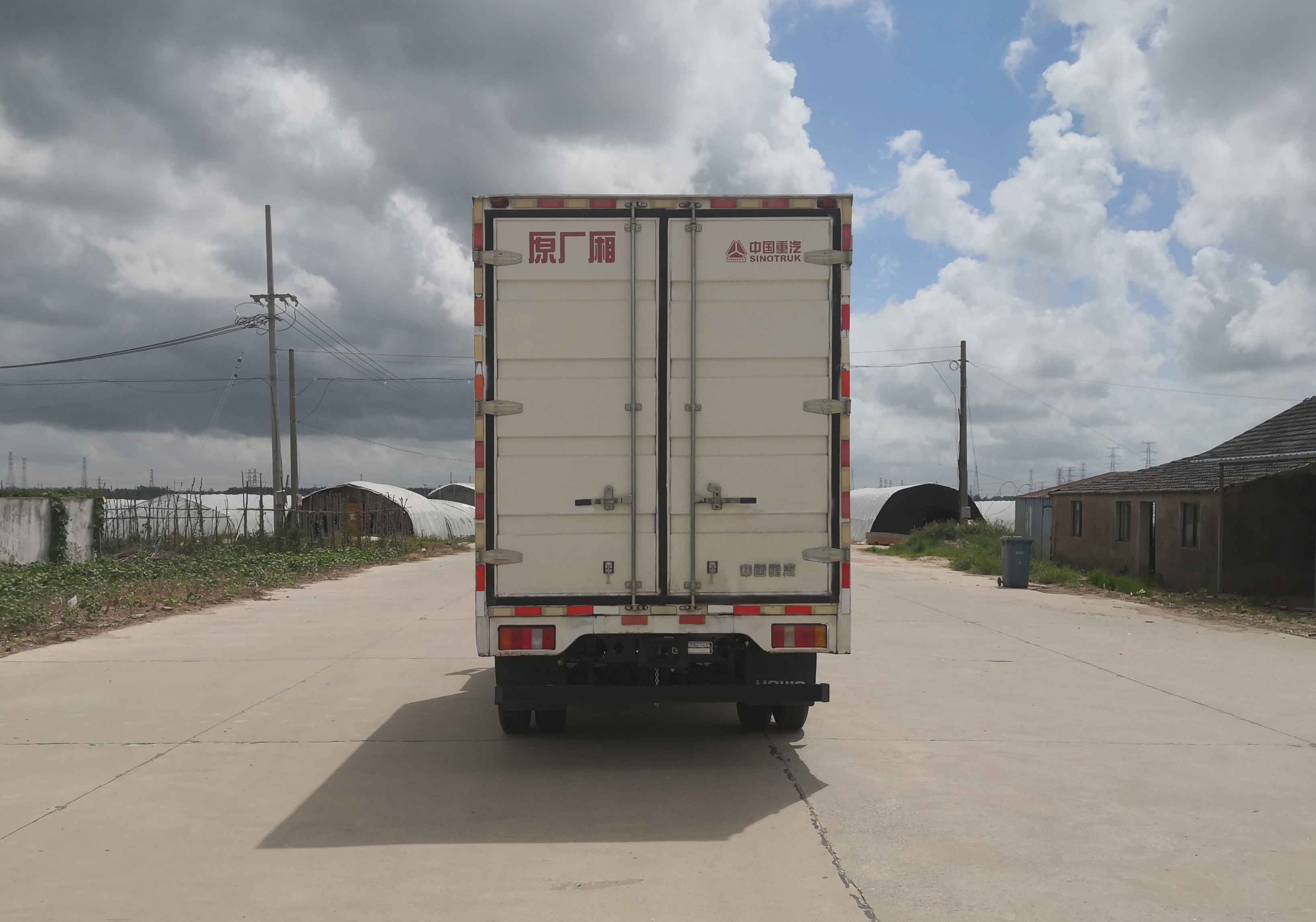 豪沃牌ZZ5047XXYG3314F145廂式貨車公告圖片