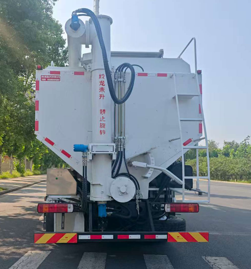 布隆牌LLL5181ZSLBEV純電動散裝飼料運輸車公告圖片