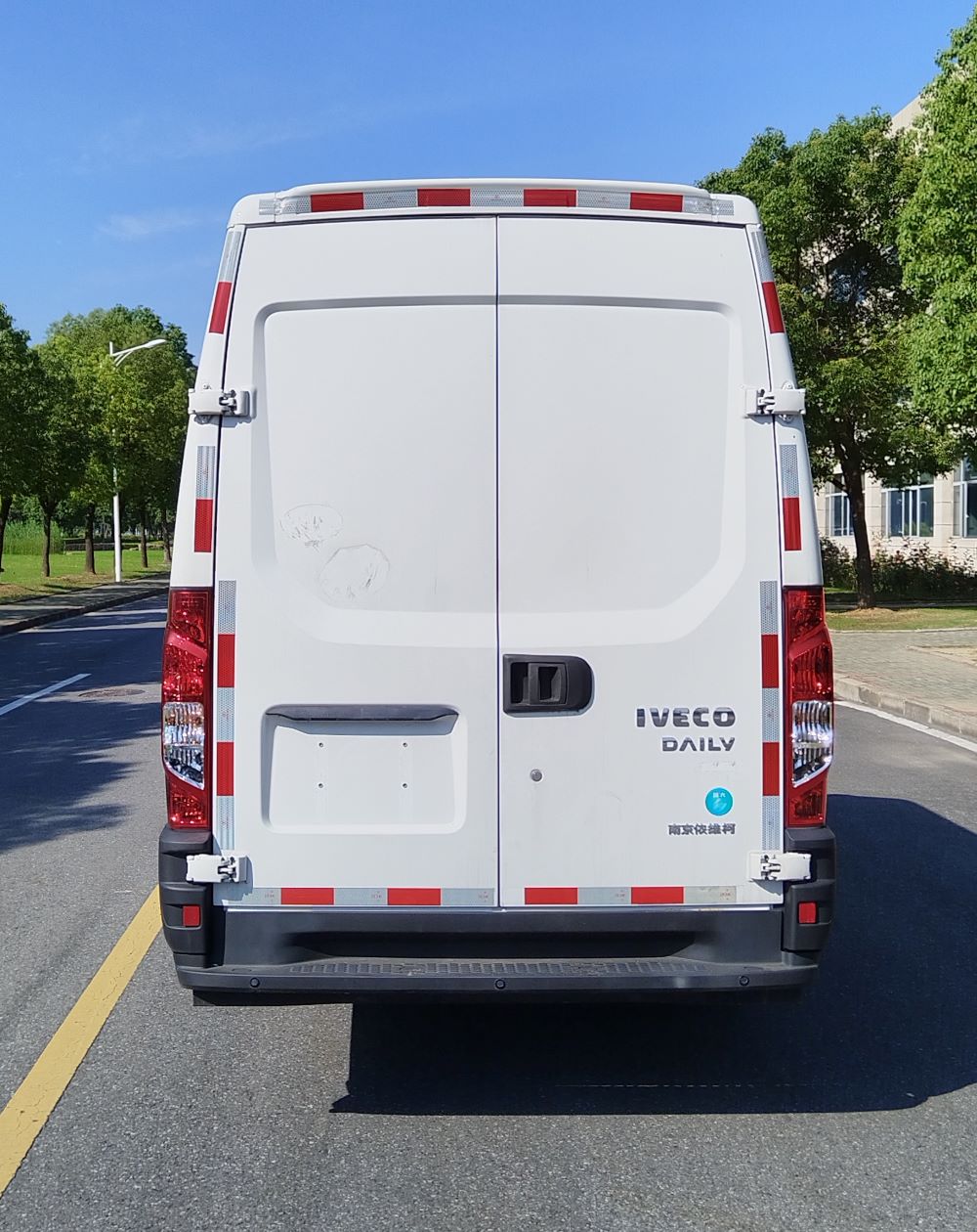 依維柯牌NJ5046XXYEFC廂式貨車公告圖片