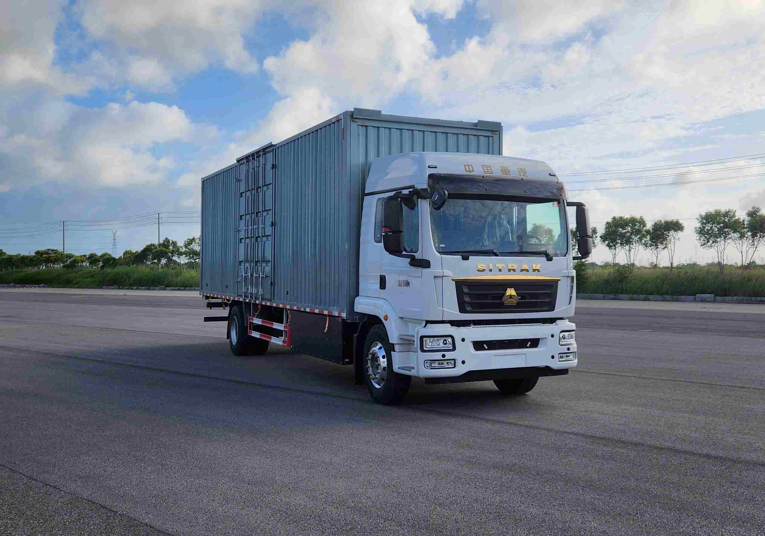 ZZ5186XYKN711GZ1BEV4E型純電動(dòng)翼開啟廂式貨車圖片