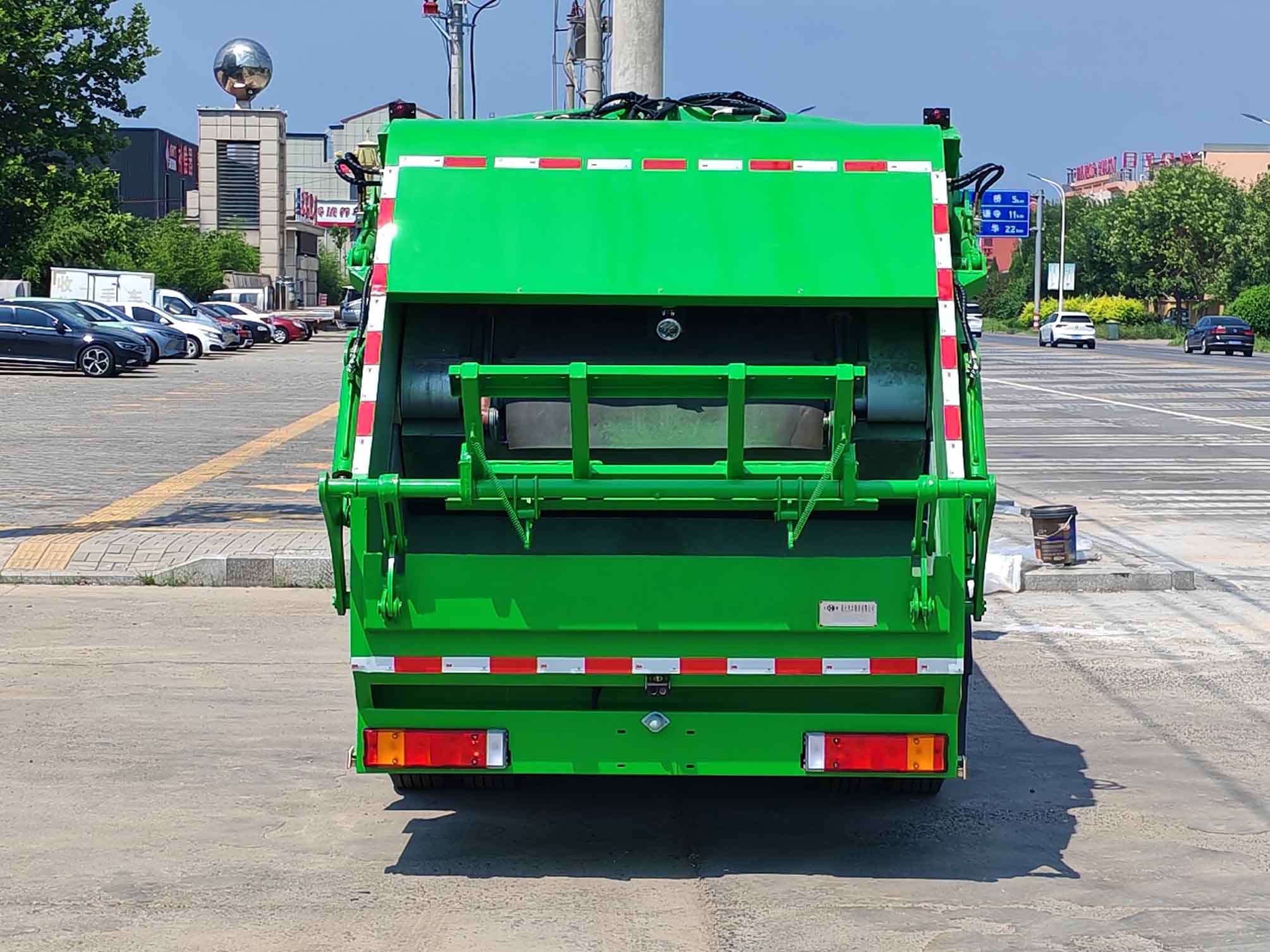 衡霸牌YYD5122ZYSDBEV純電動壓縮式垃圾車公告圖片