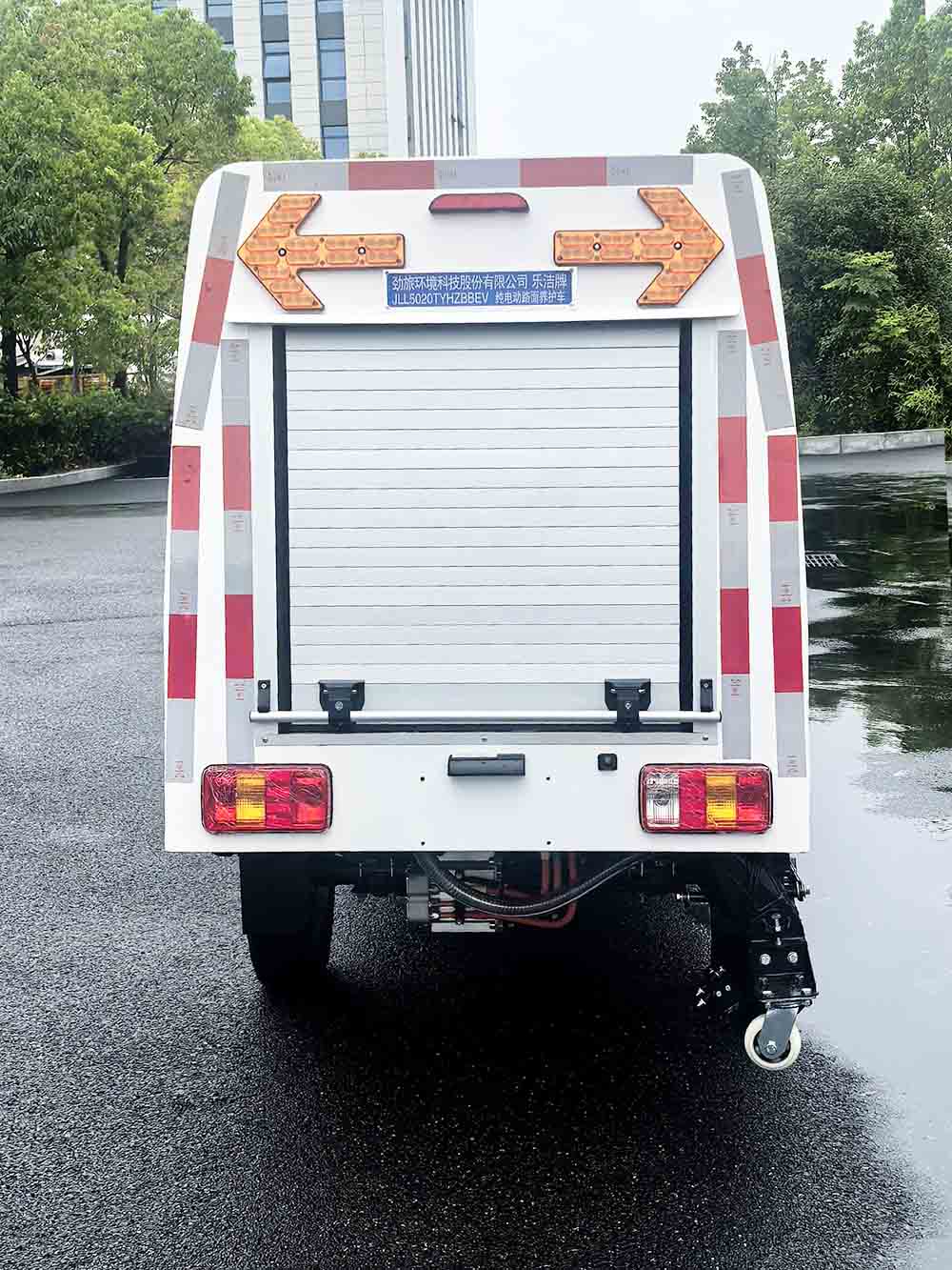 樂潔牌JLL5020TYHZBBEV純電動路面養(yǎng)護(hù)車公告圖片
