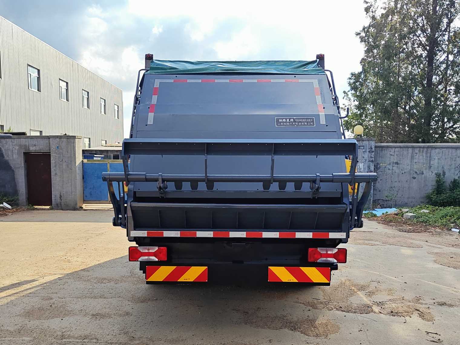 拓路星牌TLV5140ZYSBEV-D1純電動壓縮式垃圾車公告圖片