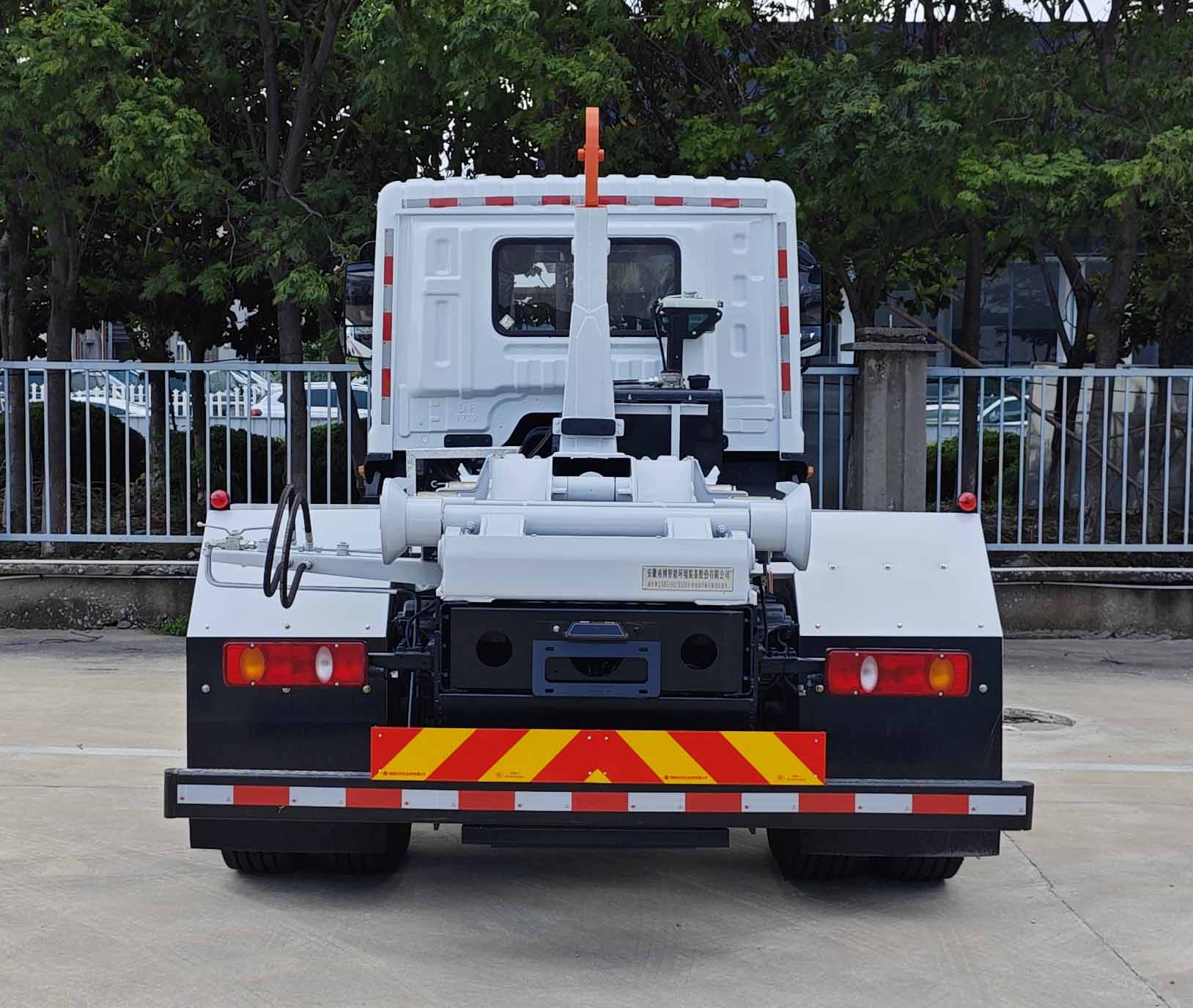 耐伴牌LNB5180ZXXBEV純電動車廂可卸式垃圾車公告圖片