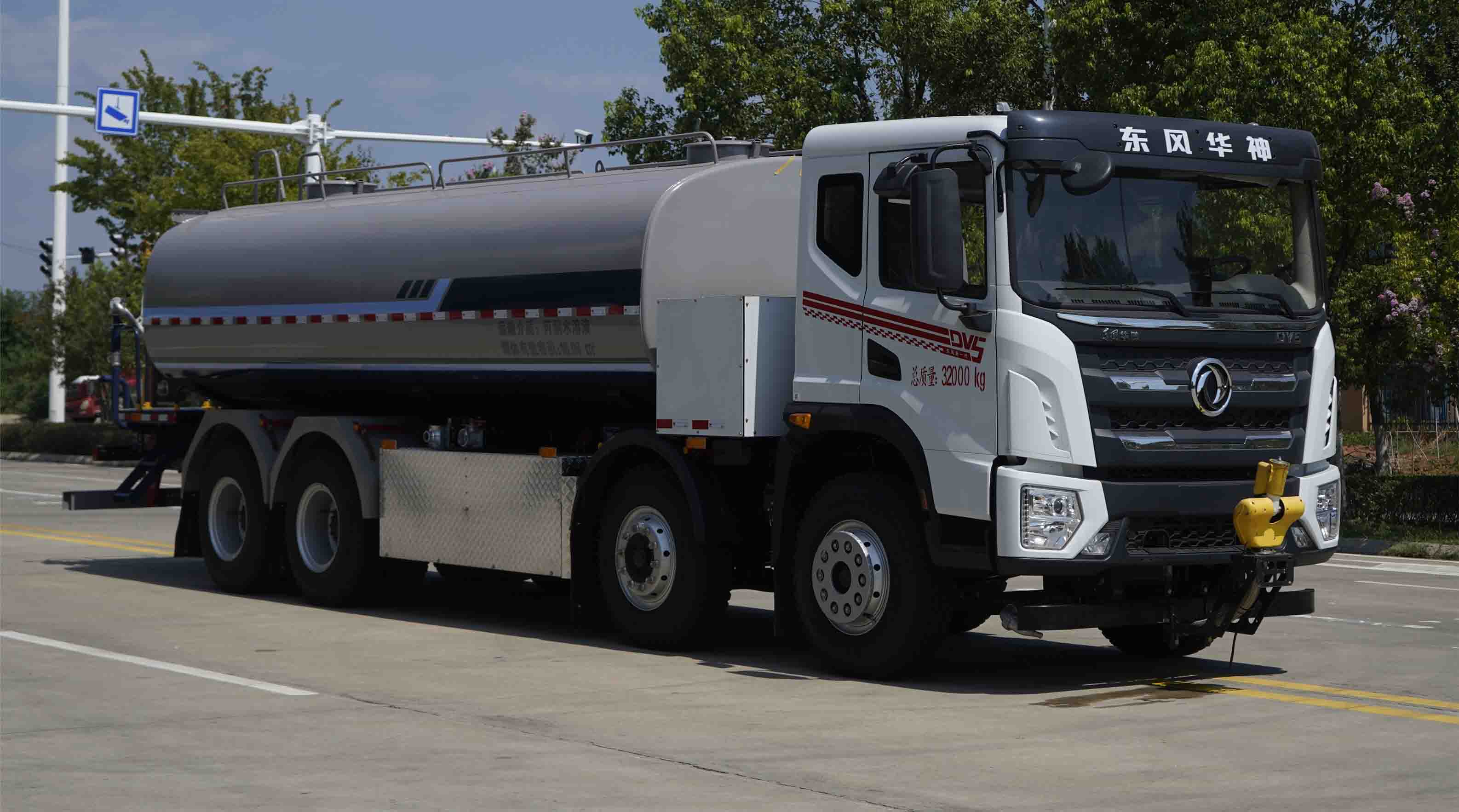 KLF5320GPSBEV型純電動(dòng)綠化噴灑車圖片