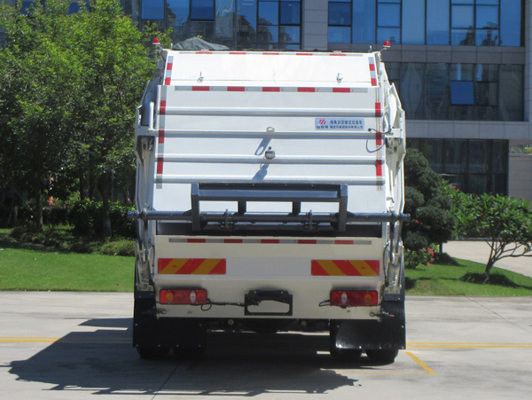 福龍馬牌FLM5183ZYSDFBEVK純電動(dòng)壓縮式垃圾車公告圖片