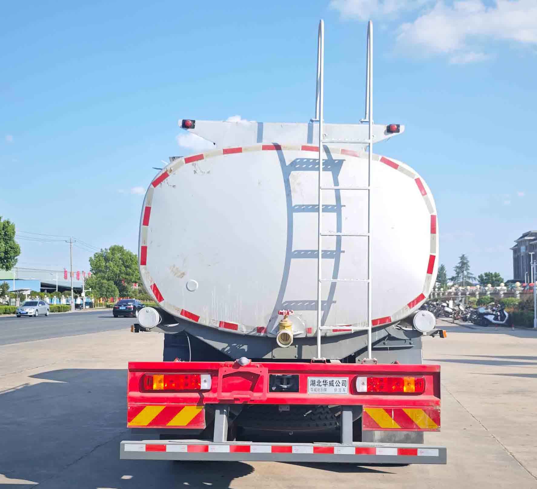 華威馳樂牌SGZ5252TGYZZ6T5供液車公告圖片