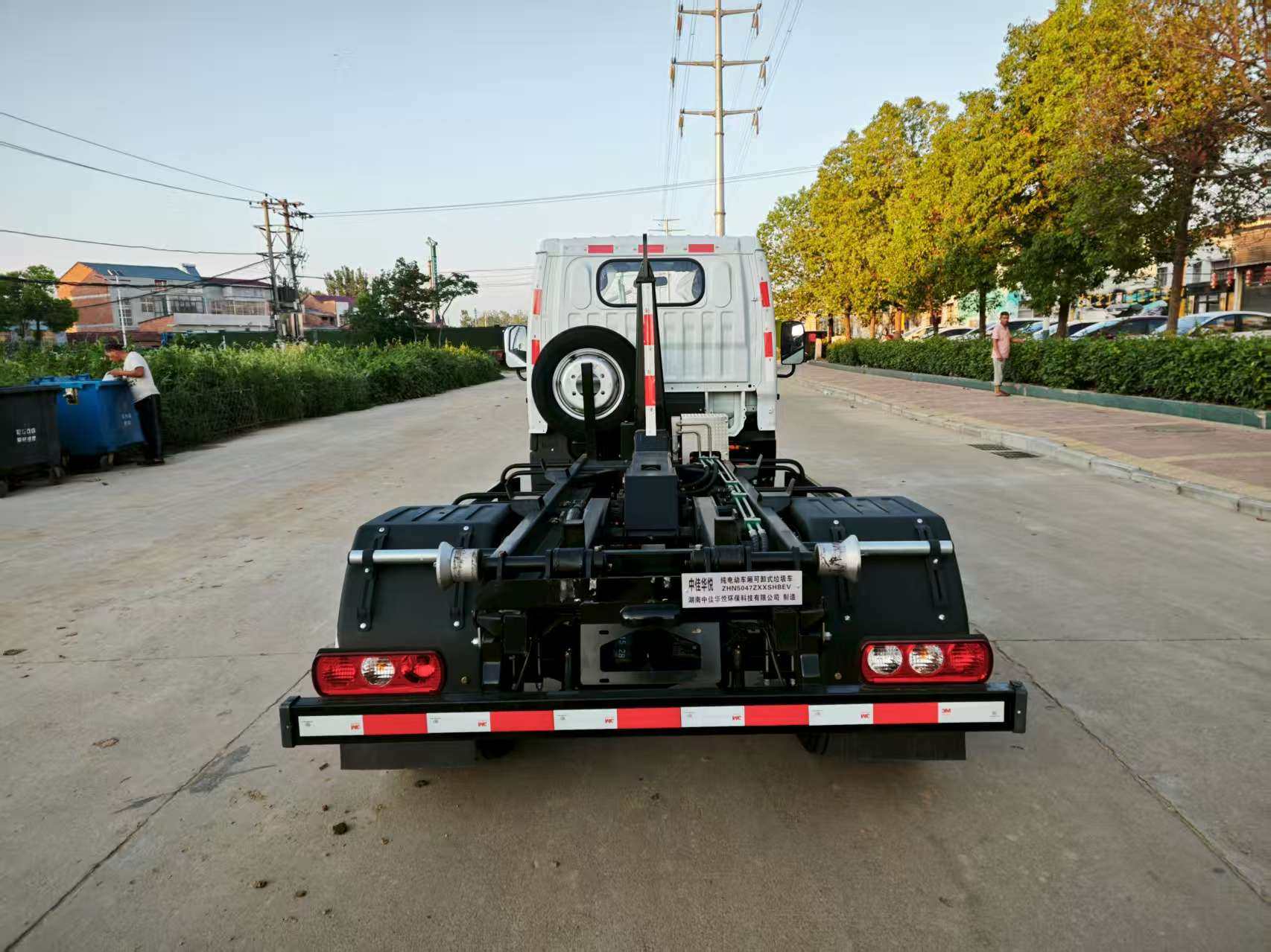 中佳華悅牌ZHN5047ZXXSHBEV純電動(dòng)車(chē)廂可卸式垃圾車(chē)公告圖片