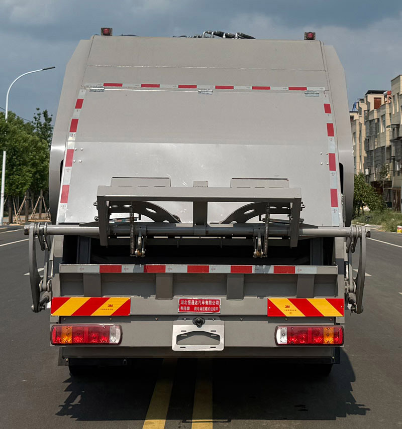 布隆牌LLL5181ZYSBEV純電動(dòng)壓縮式垃圾車公告圖片