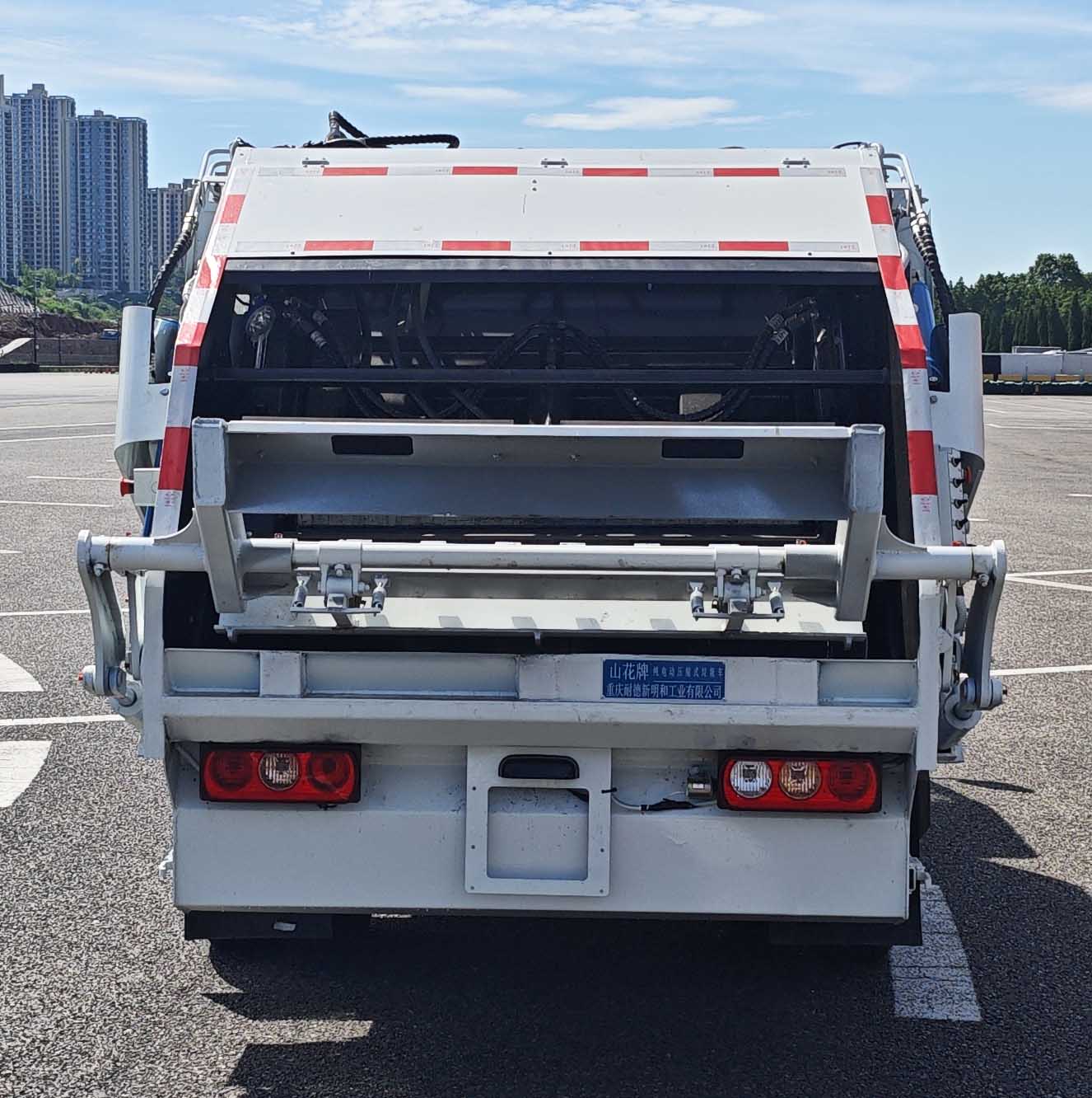 山花牌JHA5047ZYSSHABEV純電動壓縮式垃圾車公告圖片