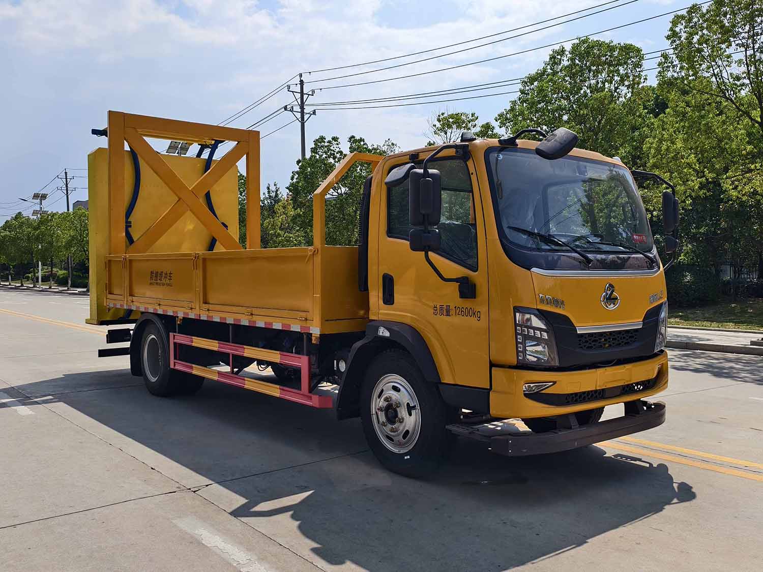 柳馳牌GLC5130TFZLZ6防撞緩沖車