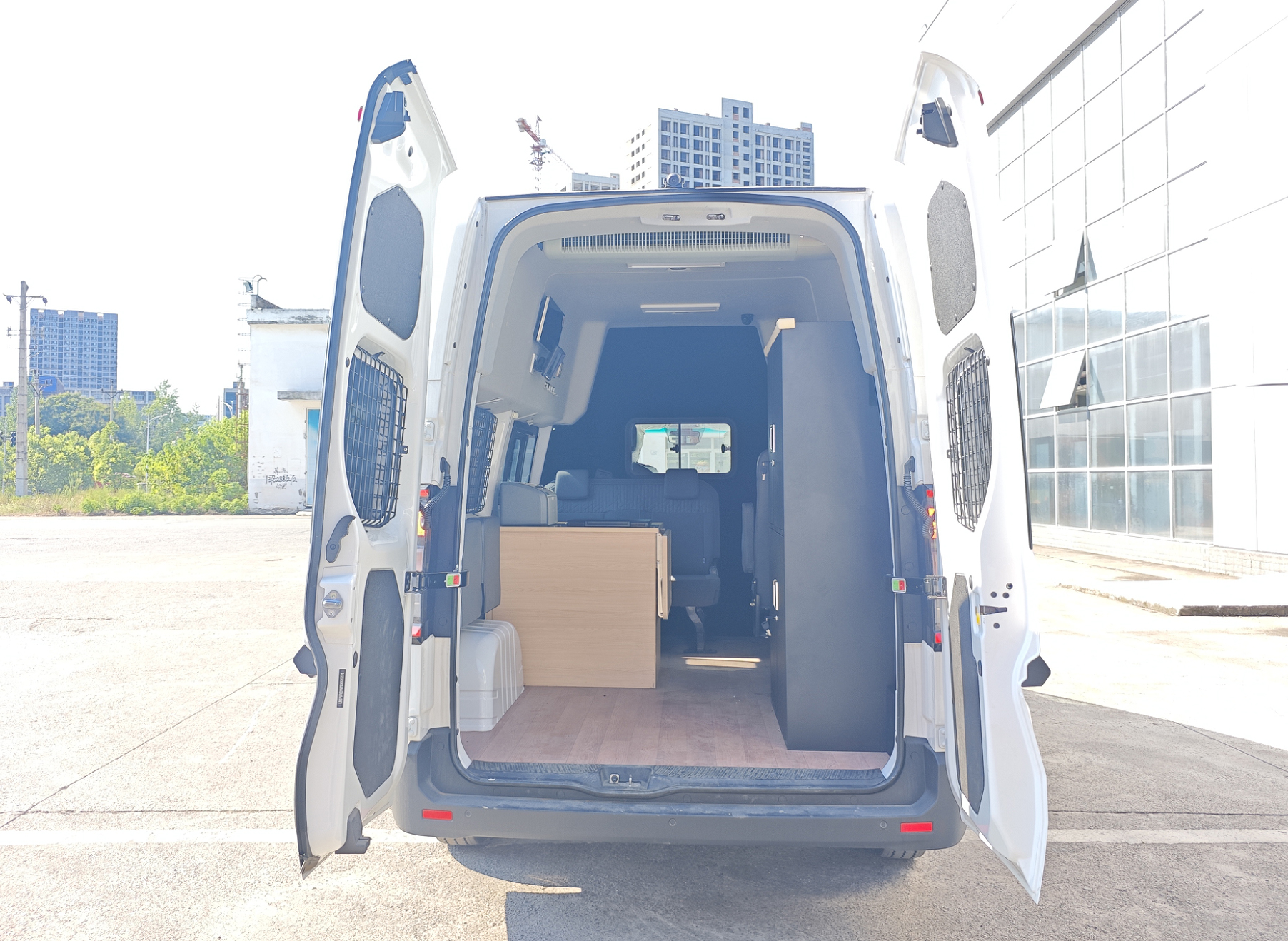 新逾捷牌XYT5037XDWJL2BEV純電動(dòng)流動(dòng)服務(wù)車公告圖片