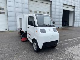纯电动吸尘车