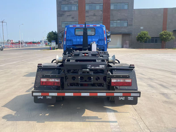 飛碟牌FD5120ZXXW63BEV-1純電動(dòng)車(chē)廂可卸式垃圾車(chē)公告圖片