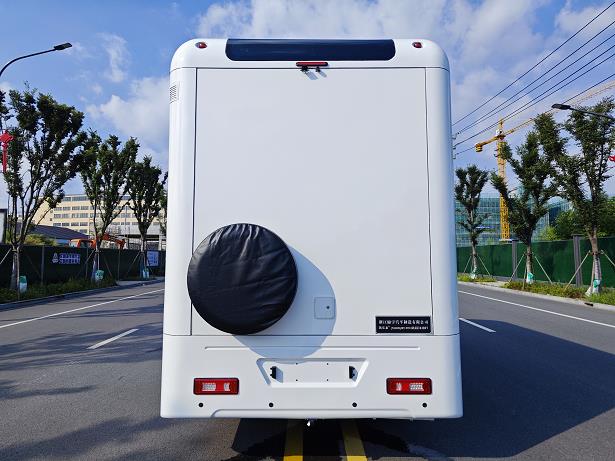 凱樂(lè)泰牌JYA5050XLJHEV-BYD1插電式增程混合動(dòng)力旅居車(chē)公告圖片