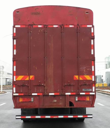 乘龍牌LZ5310CCYH7FC1倉(cāng)柵式運(yùn)輸車公告圖片