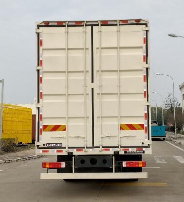 解放牌CA5250XXYP26K2L7T2E6A80廂式運(yùn)輸車(chē)公告圖片