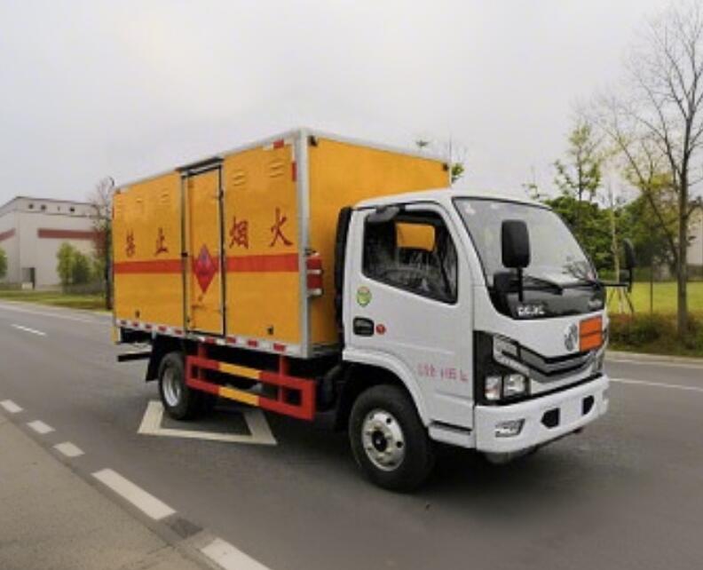 程力威牌CLW5040XRQE6易燃?xì)怏w廂式運(yùn)輸車(chē)