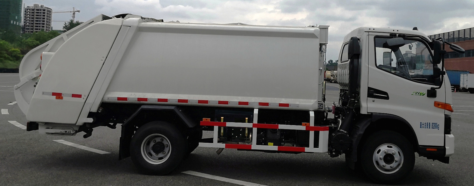 山花牌JHA5086ZYSHFA6壓縮式垃圾車公告圖片