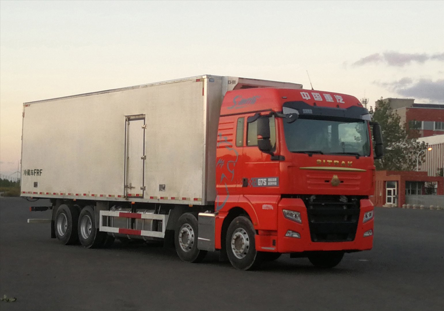 汕德卡牌ZZ5316XLCV466HF1冷藏車