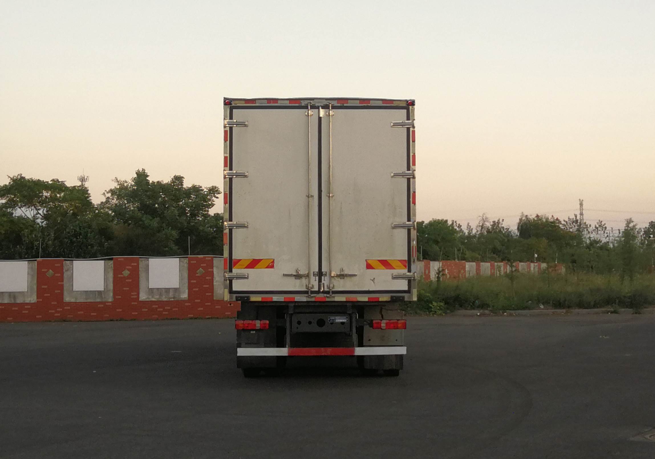 汕德卡牌ZZ5316XLCV466HF1冷藏車公告圖片