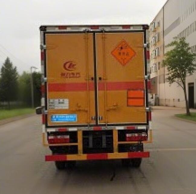 程力威牌CLW5040XQYE6爆破器材運(yùn)輸車公告圖片