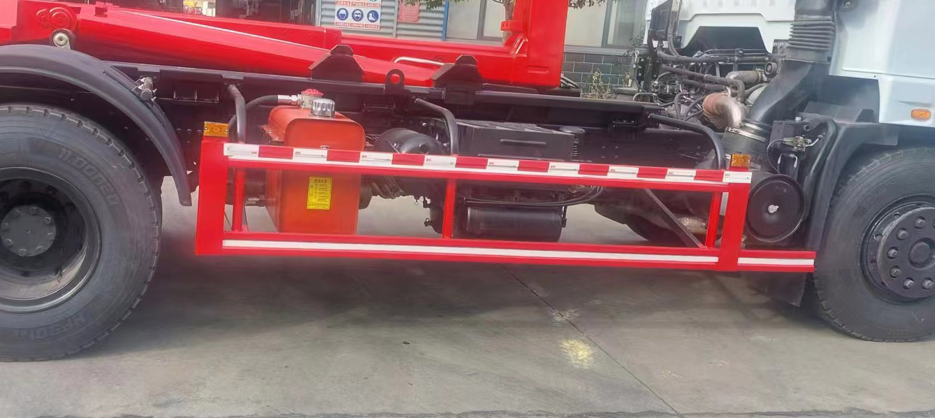 東風(fēng)專底-錦程 CL5250ZXXE6車廂可卸式垃圾車公告圖片