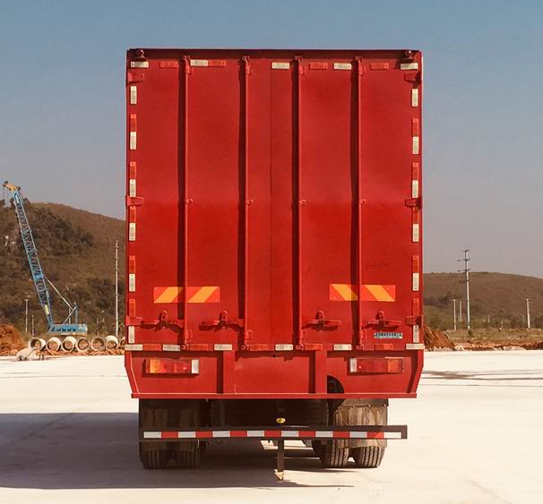 乘龍牌LZ5321XXYH7FC1廂式運(yùn)輸車公告圖片