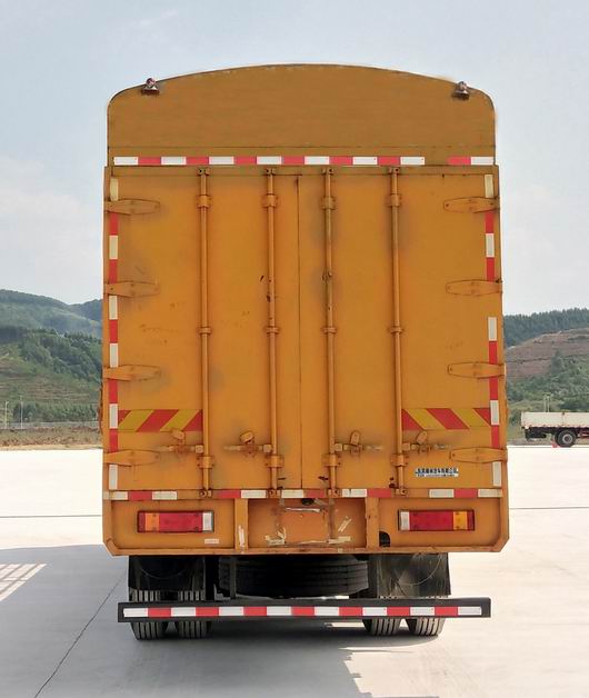 乘龍牌LZ5321CCYH7FC1倉柵式運(yùn)輸車公告圖片