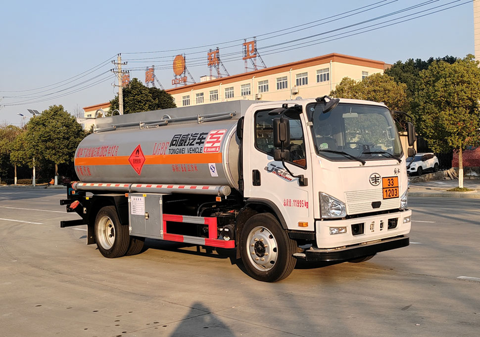 專威牌HTW5120GJYCAQ6加油車