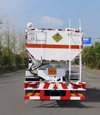 澳瑞凱牌BBQ5320THA現(xiàn)場(chǎng)混裝銨油炸藥車(chē)公告圖片