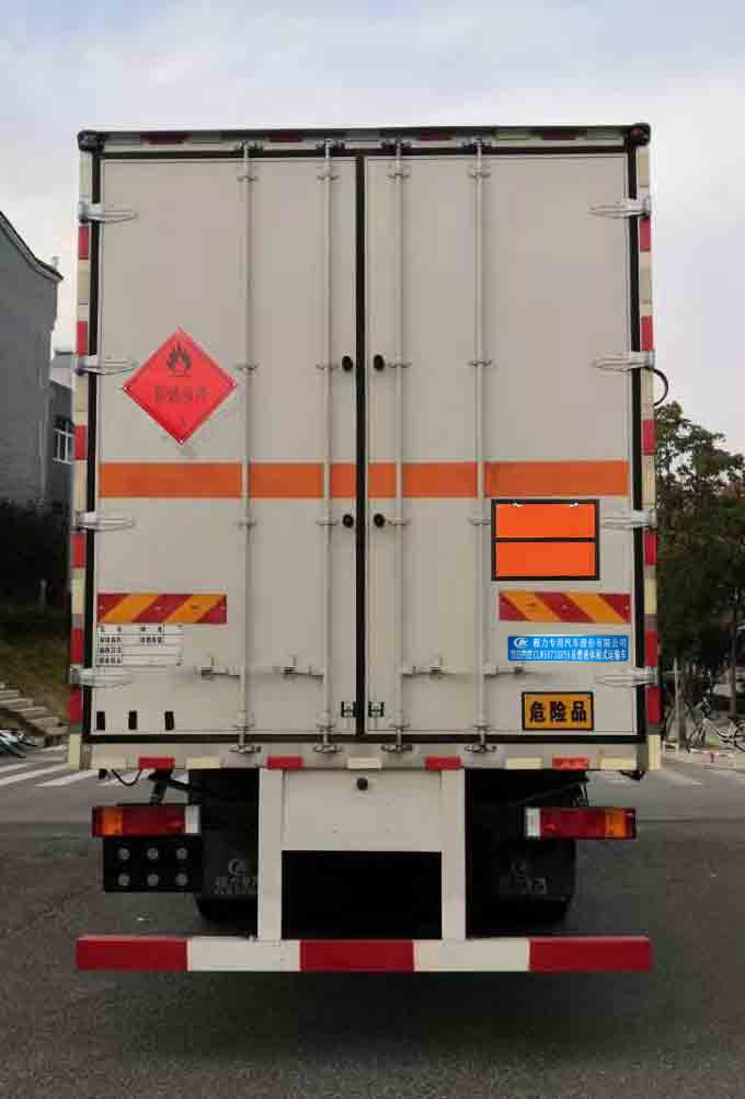 程力威牌CLW5260XRYE6易燃液體廂式運(yùn)輸車公告圖片