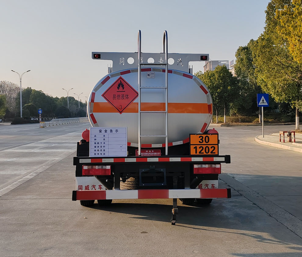 專威牌HTW5121GYYCAC6運(yùn)油車公告圖片