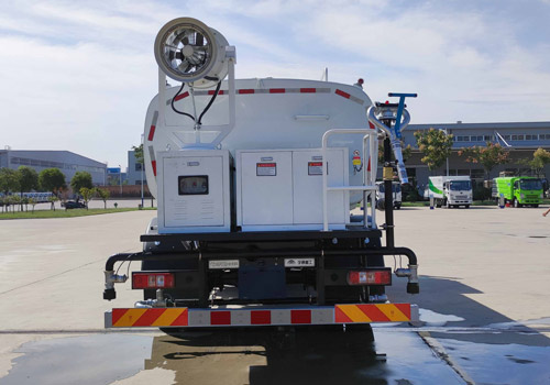 宇通牌YTZ5181GPST0D6綠化噴灑車(chē)公告圖片