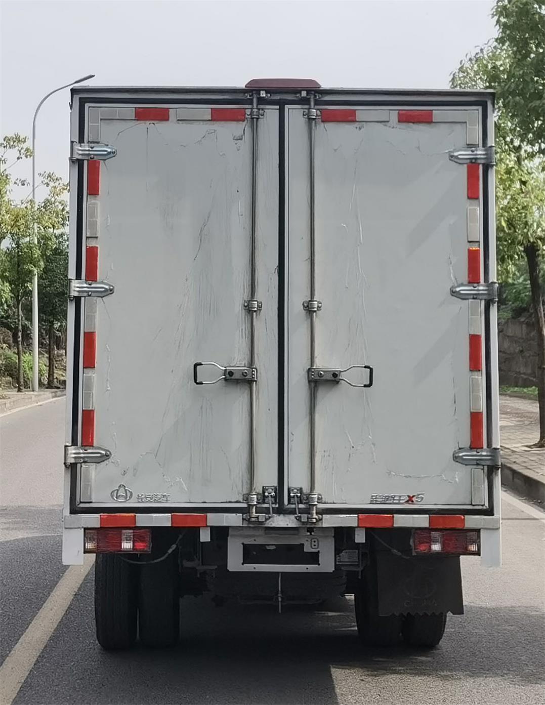 長(zhǎng)安牌CKS5034XXYFRD6B2廂式運(yùn)輸車(chē)公告圖片