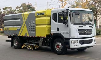 扫路车