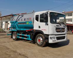 中运威牌ZYW5162GXW6EQ吸污车