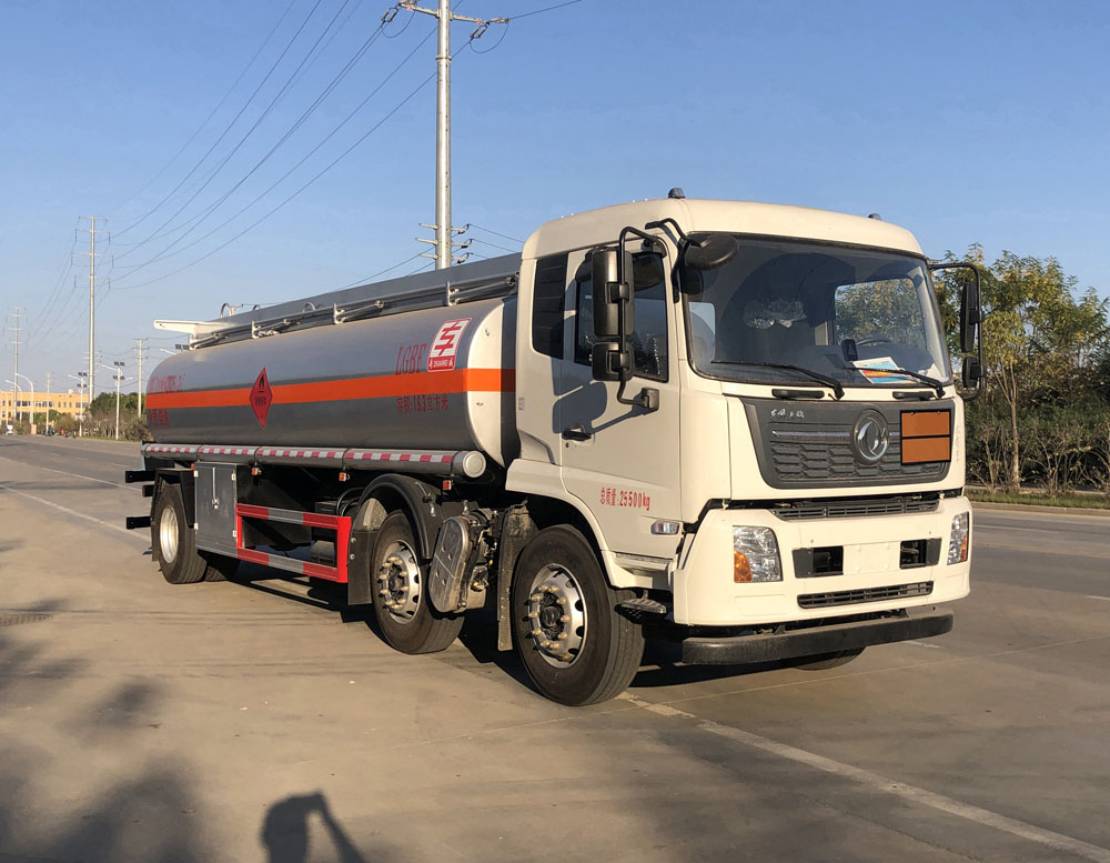 專威牌HTW5263GYYDC6運油車