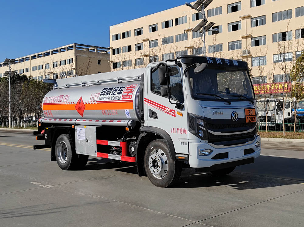 專威牌HTW5126GJYEC6加油車