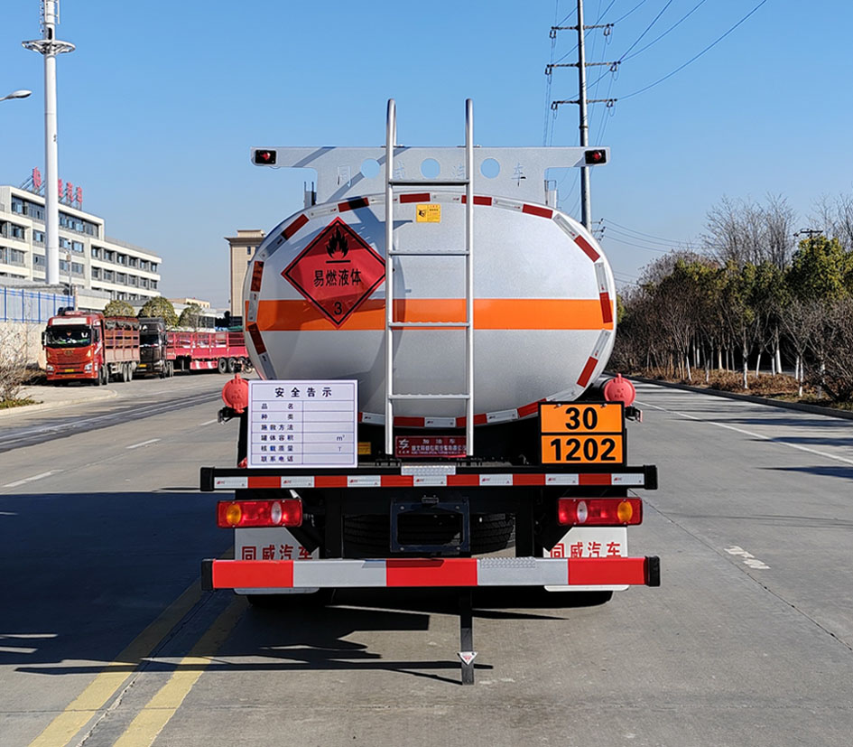 專威牌HTW5126GJYEC6加油車公告圖片