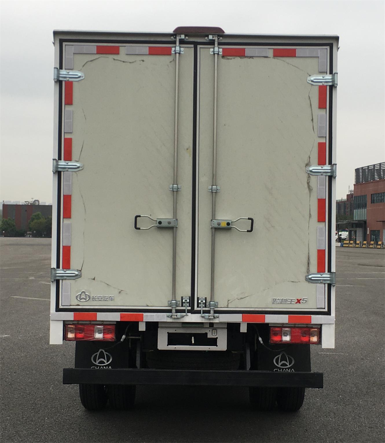 長(zhǎng)安牌CKS5040XXYFRD61廂式運(yùn)輸車公告圖片