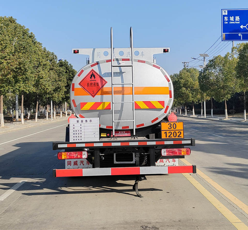 專威牌HTW5180GYYCAC6運油車公告圖片