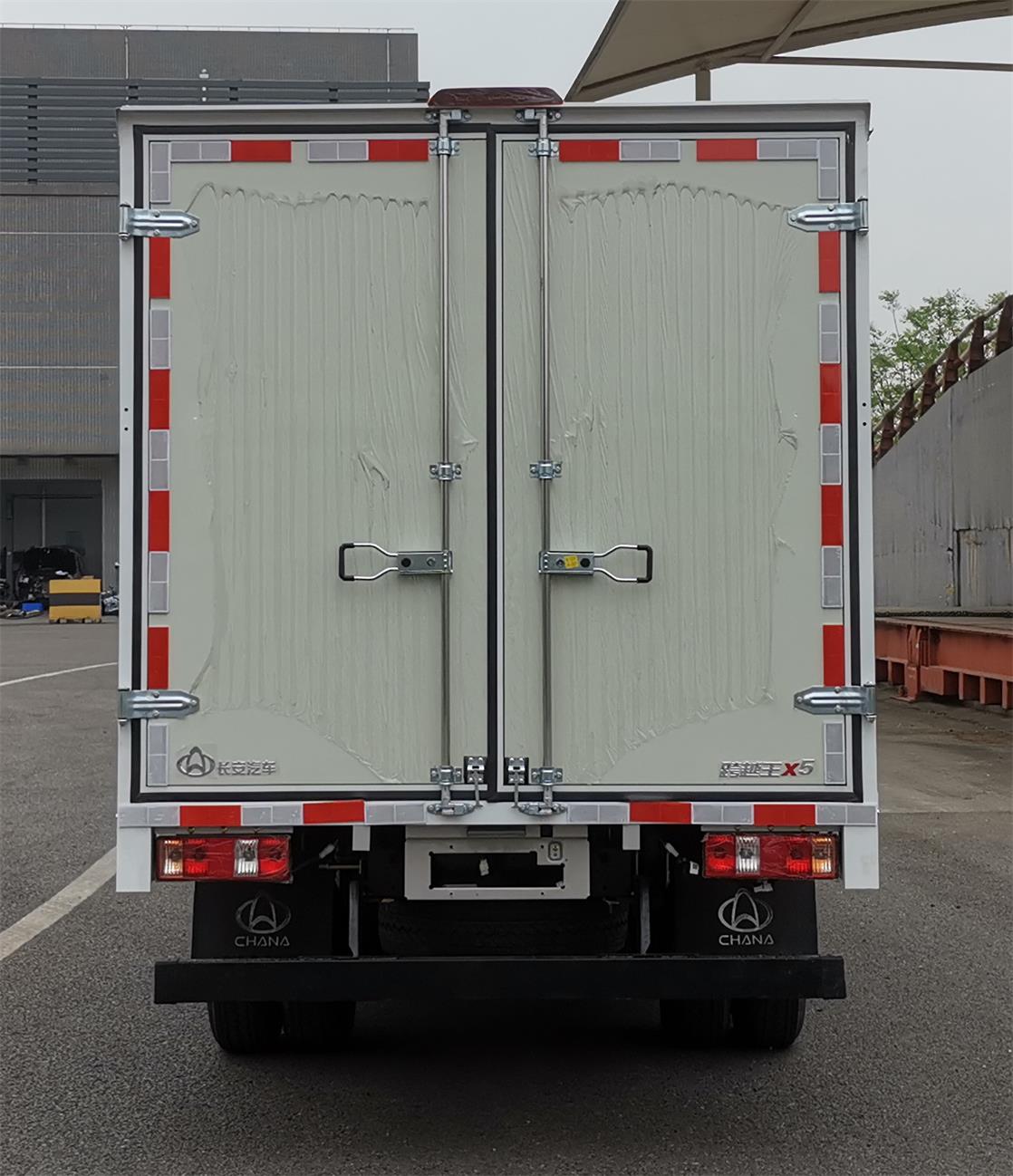 長安牌CKS5040XXYFRS61廂式運輸車公告圖片