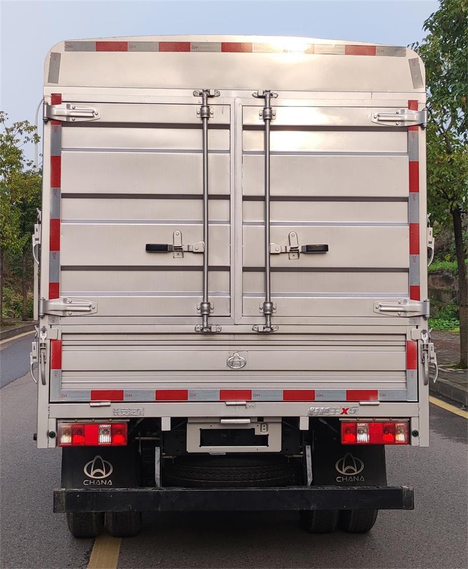 長(zhǎng)安牌CKS5040CCYFRD61倉(cāng)柵式運(yùn)輸車公告圖片