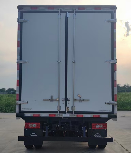 福田牌BJ5048XLC-FM6冷藏車公告圖片