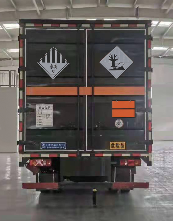 程力威牌CLW5121XZWE6雜項危險物品廂式運輸車公告圖片