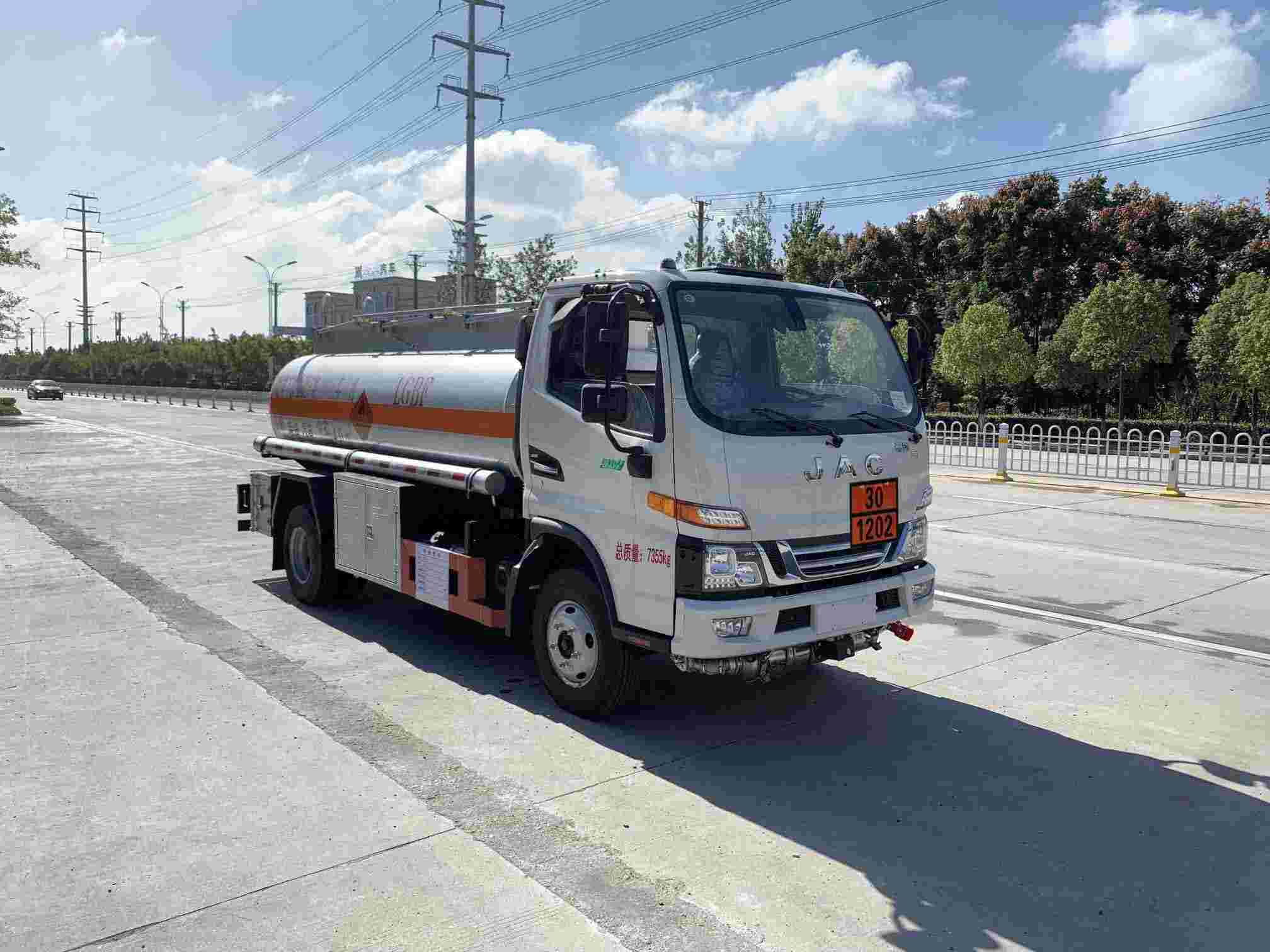 楚飛牌CLQ5071GJY6HFC加油車